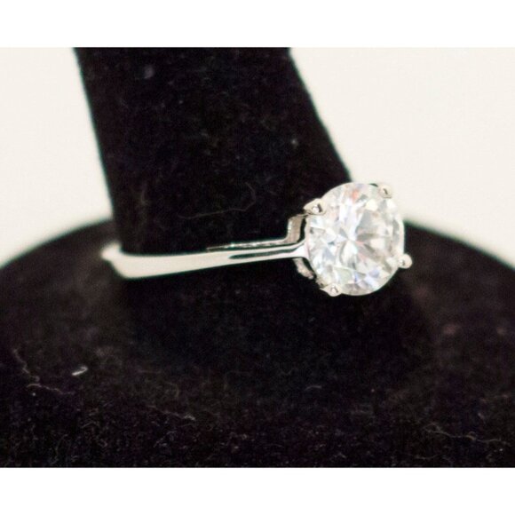 Size 8 3/4, Solitaire Ring, Elegant Ring, Avon Ring, Avon Jewelry, Silver Ring - Picture 2 of 4